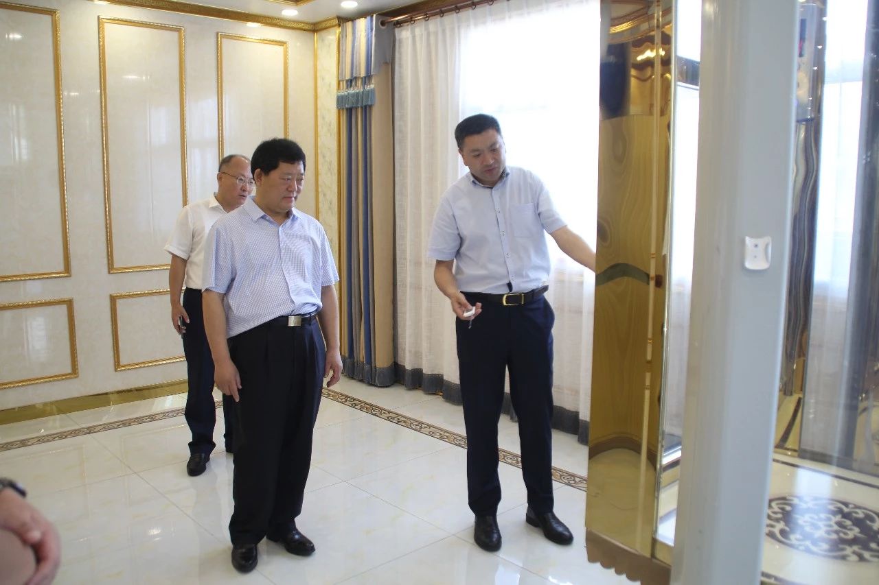 区委书记朱云生调研智能制造产业发展情况